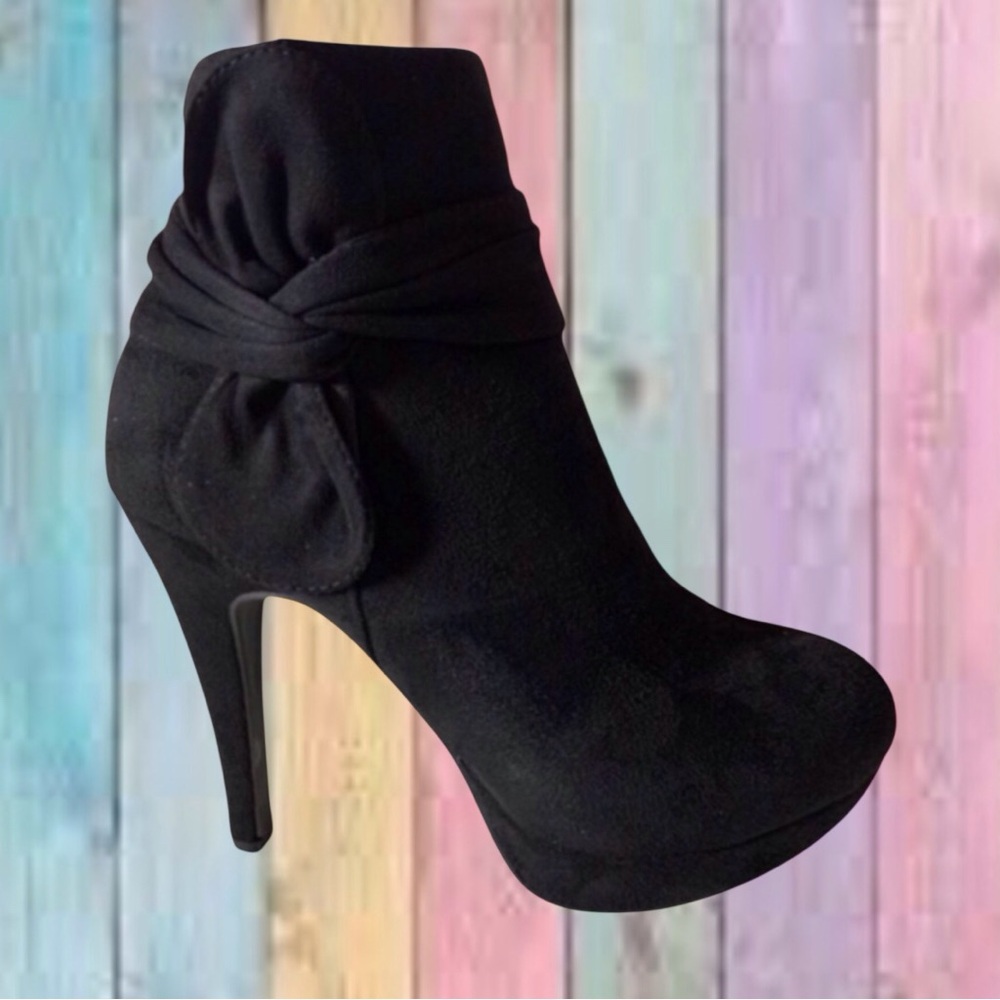 Black Faux Suede Side Bow Heel Ankle Bootie Boots NWT
